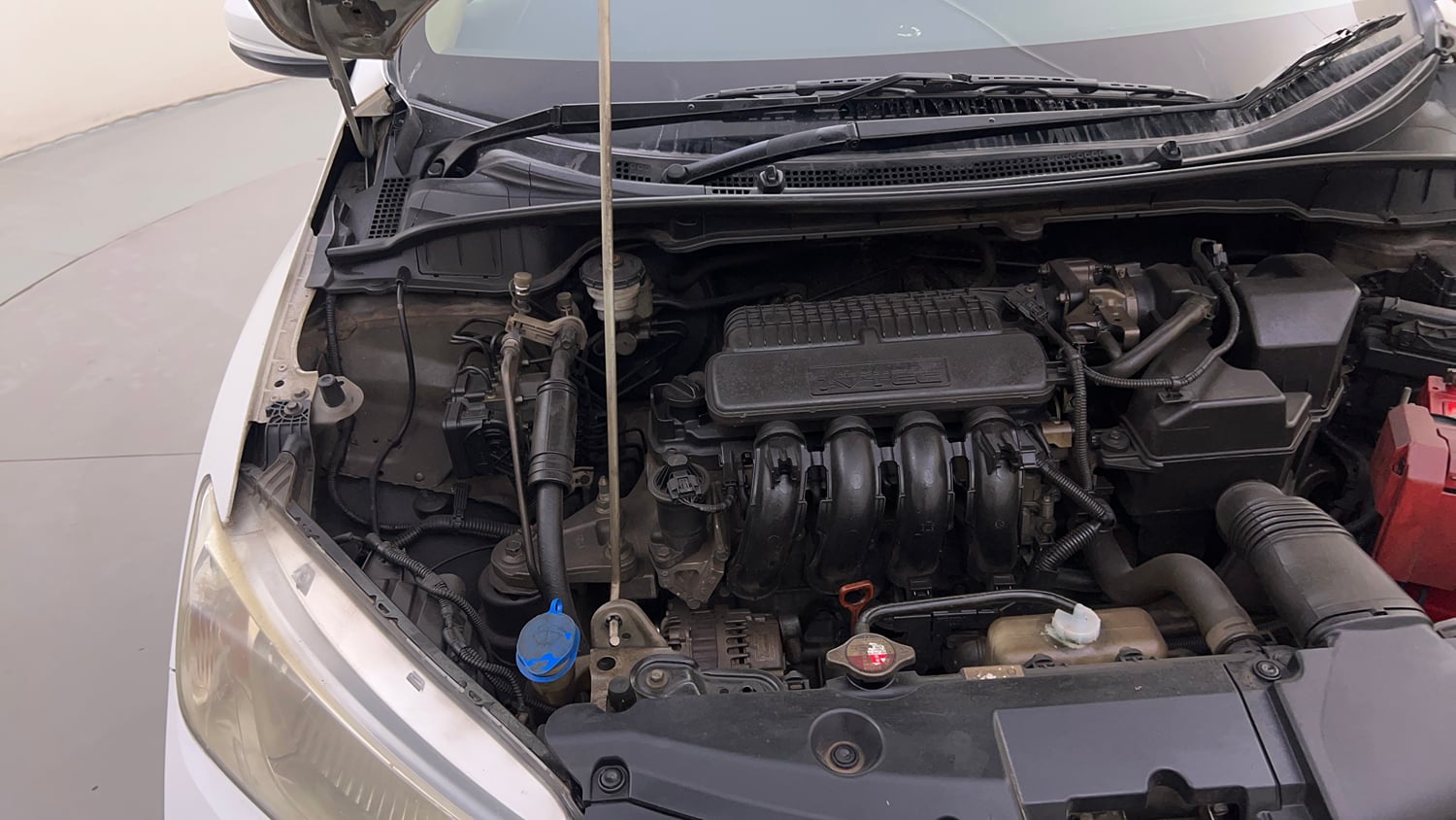 Used 2016 Honda City S Petrol Manual engine ENGINE RIGHT SIDE HINGE & APRON VIEW