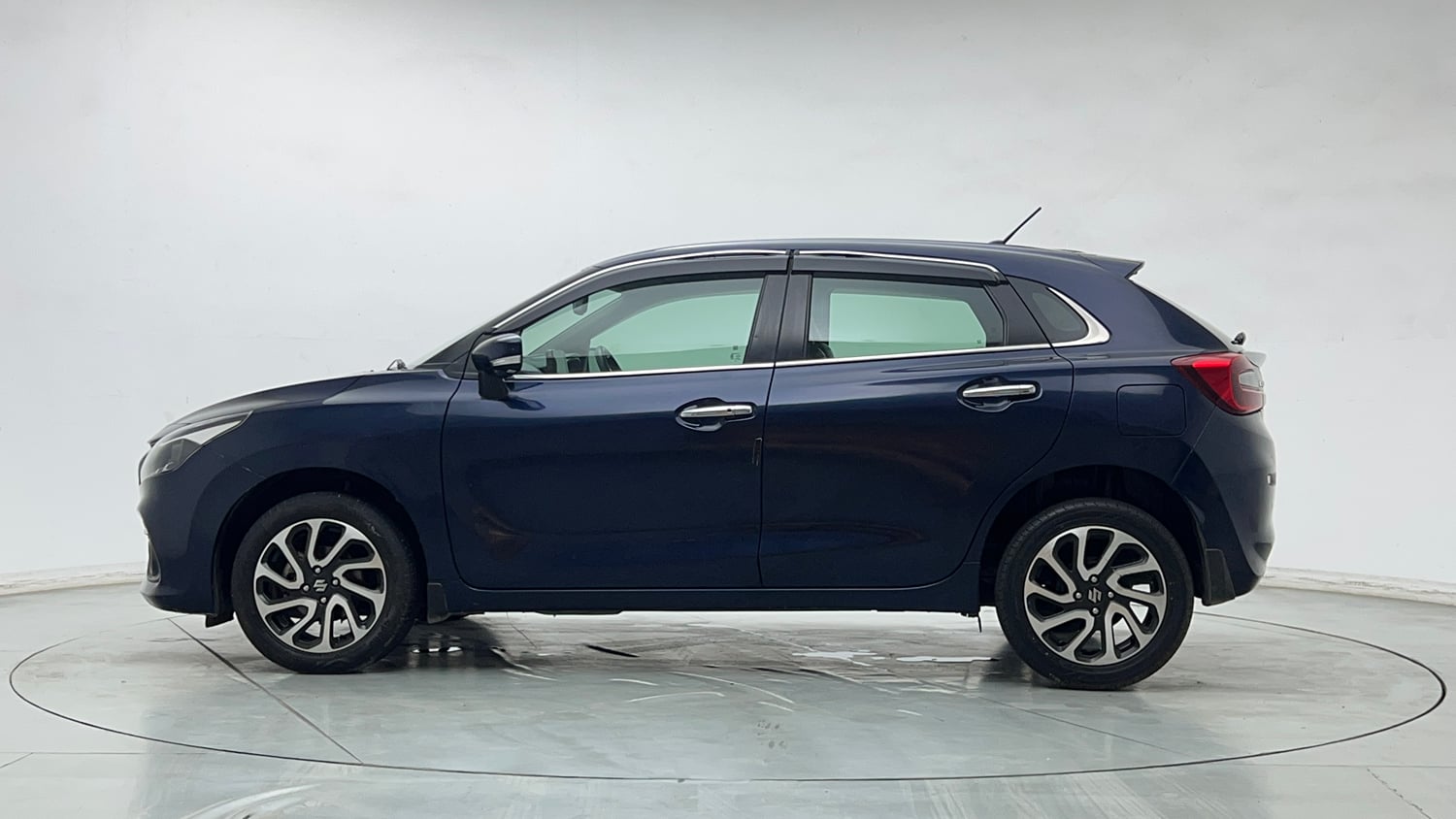 Used 2024 Maruti Suzuki Baleno Alpha AGS Petrol Automatic exterior LEFT SIDE VIEW