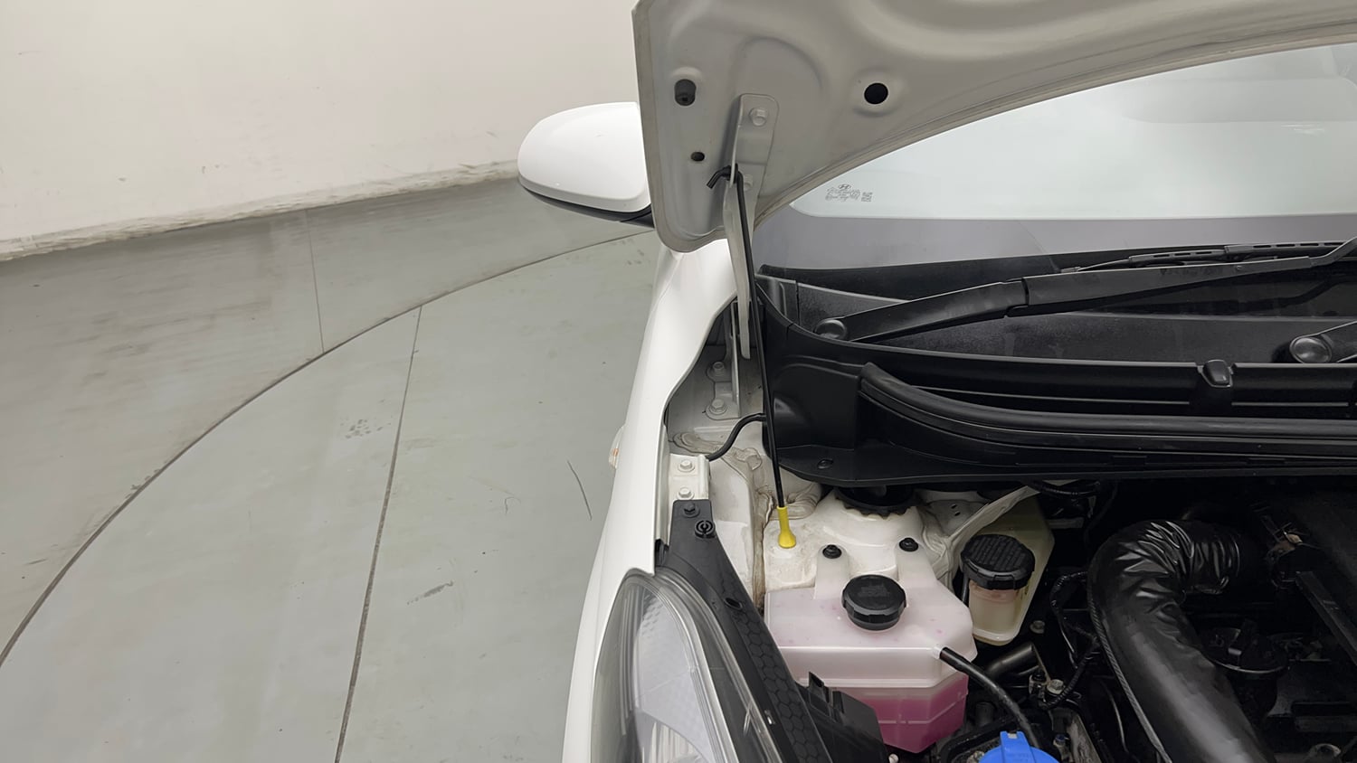 Used 2025 Hyundai Grand i10 Nios Magna 1.2 Kappa Petrol Manual engine ENGINE RIGHT SIDE HINGE & APRON VIEW