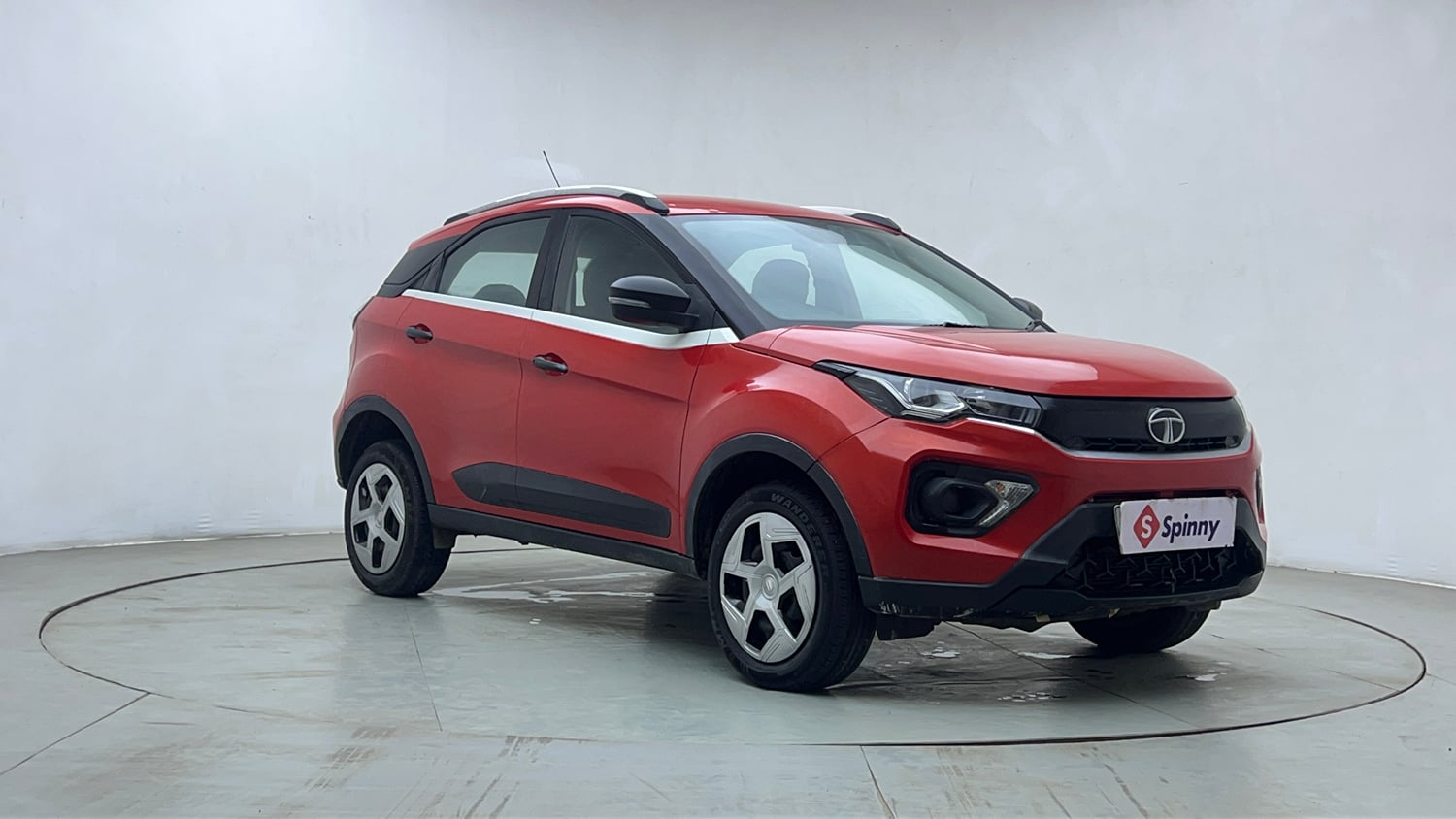 Used 2022 Tata Nexon XM Petrol Manual exterior RIGHT FRONT CORNER VIEW