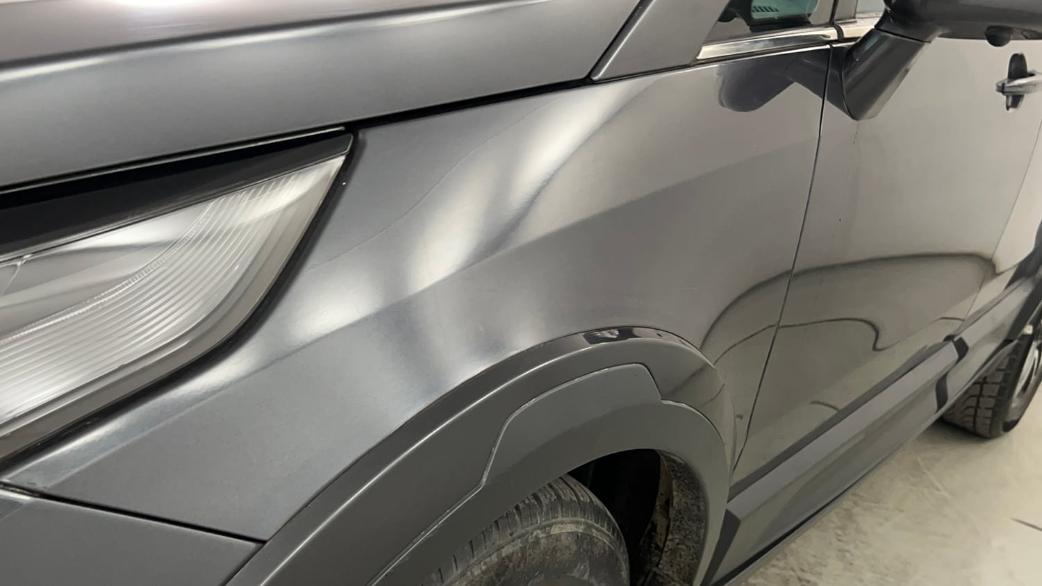 Used 2017 Tata Hexa XTA 4x2 7 STR Diesel Automatic dents MINOR SCRATCH