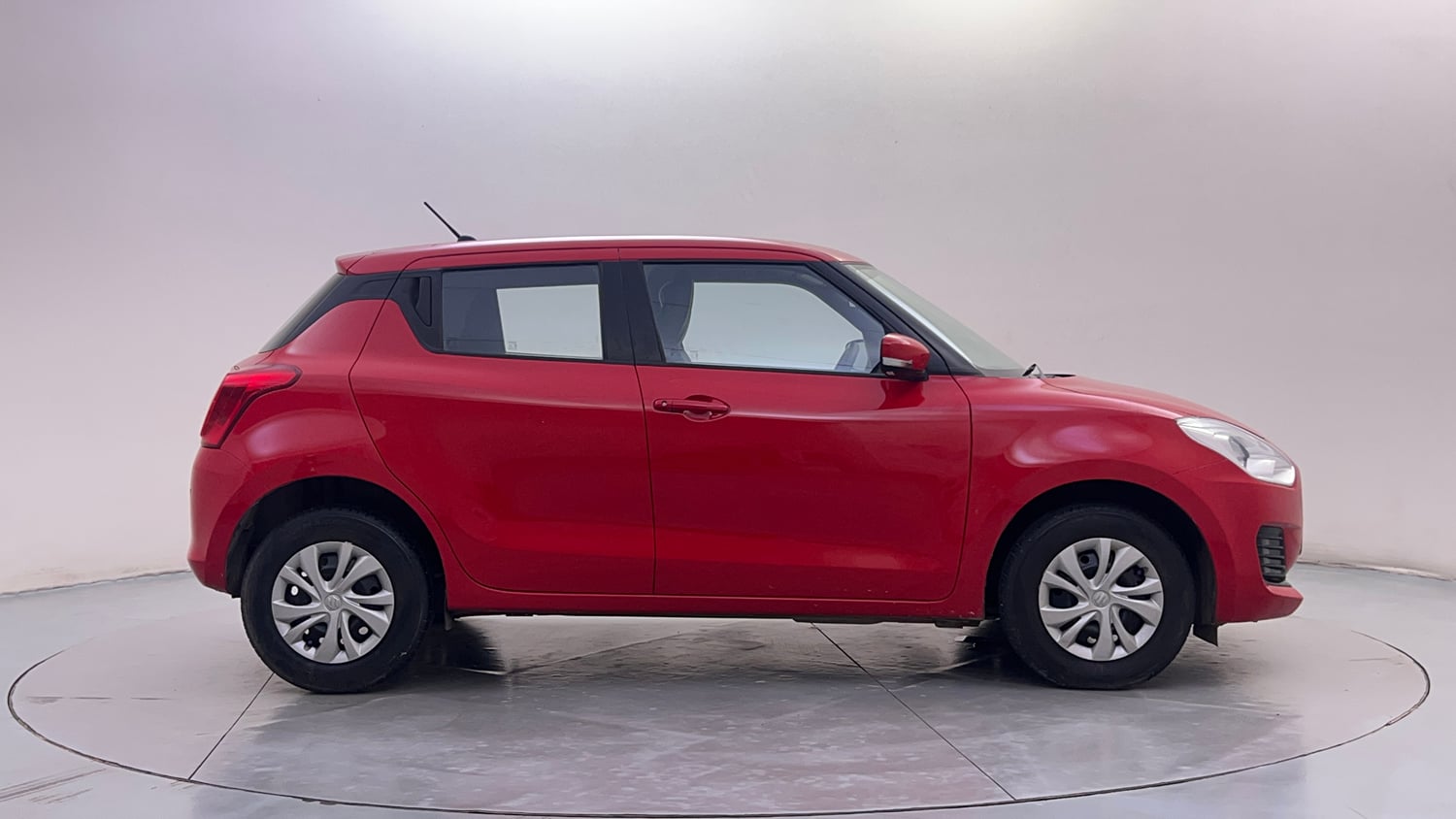 Used 2023 Maruti Suzuki Swift VXi AMT Petrol Automatic exterior RIGHT SIDE VIEW