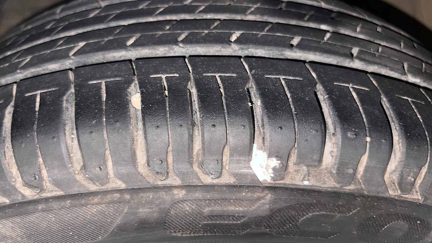 Used 2018 Maruti Suzuki Swift ZXi AMT Petrol Automatic tyres LEFT FRONT TYRE TREAD VIEW