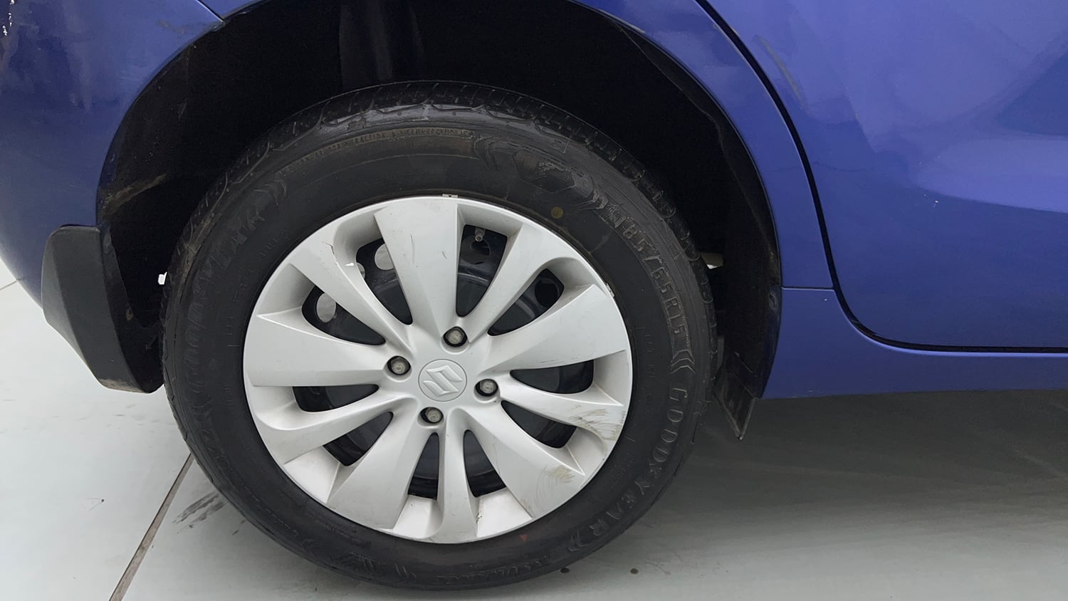 Used 2017 Maruti Suzuki Baleno Delta 1.2 Petrol Manual tyres RIGHT REAR TYRE RIM VIEW