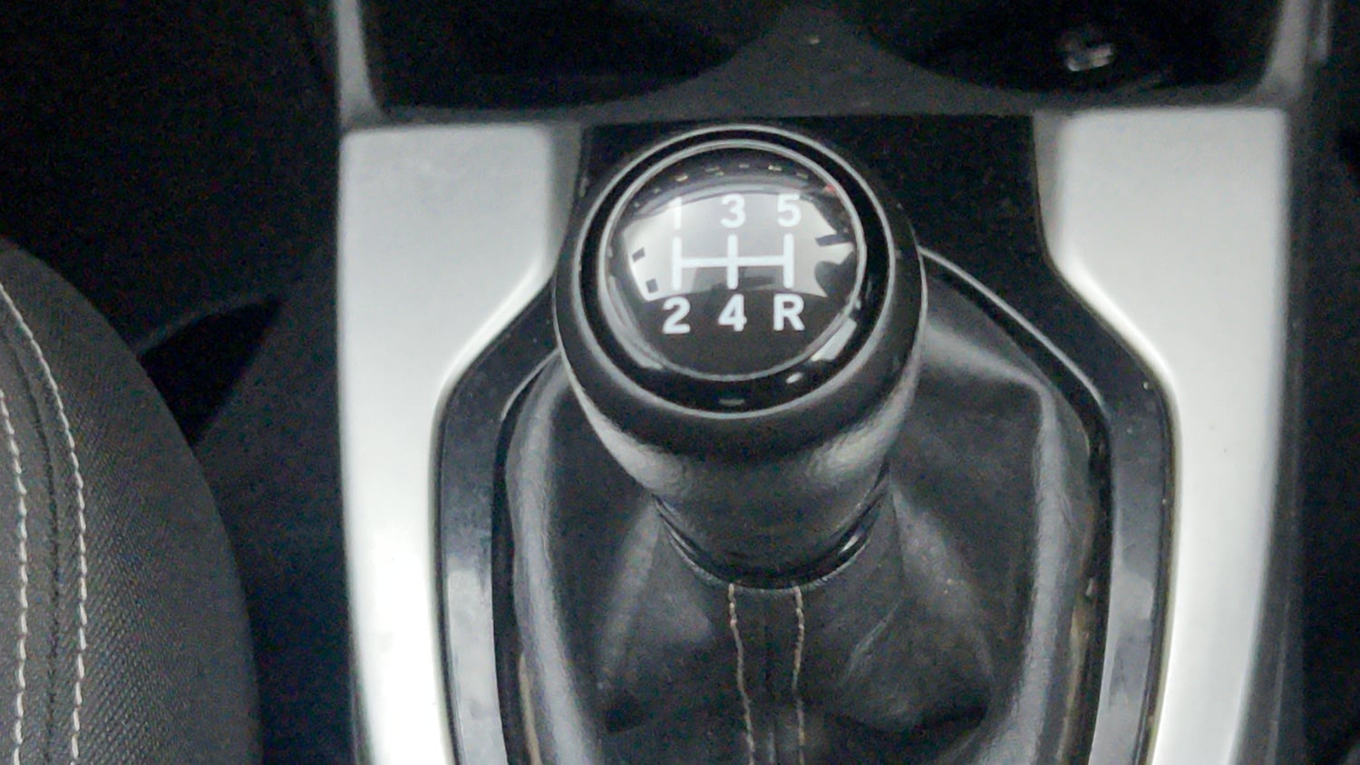 Used 2022 Honda WR-V VX MT Petrol Petrol Manual interior GEAR  KNOB VIEW