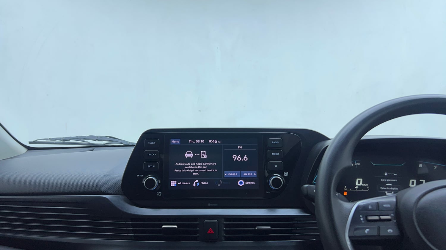 Used 2022 Hyundai i20 Sportz 1.2 MT Petrol Manual top_features Touch screen infotainment system