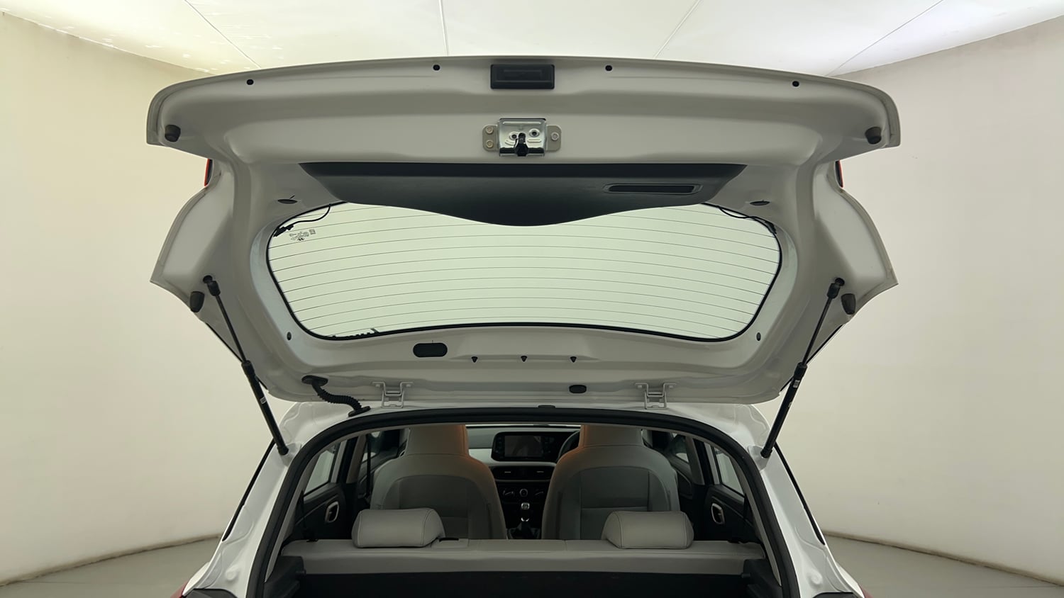 Used 2026 Hyundai Grand i10 Nios Sportz 1.2 Hy-CNG Duo Cng Manual interior DICKY DOOR OPEN VIEW