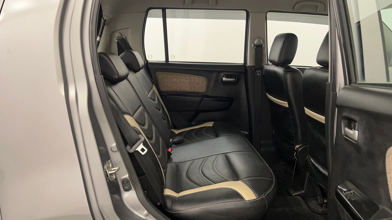 Used 2018 Maruti Suzuki Wagon R 1.0 VXI AMT Petrol Automatic interior RIGHT SIDE REAR DOOR CABIN VIEW