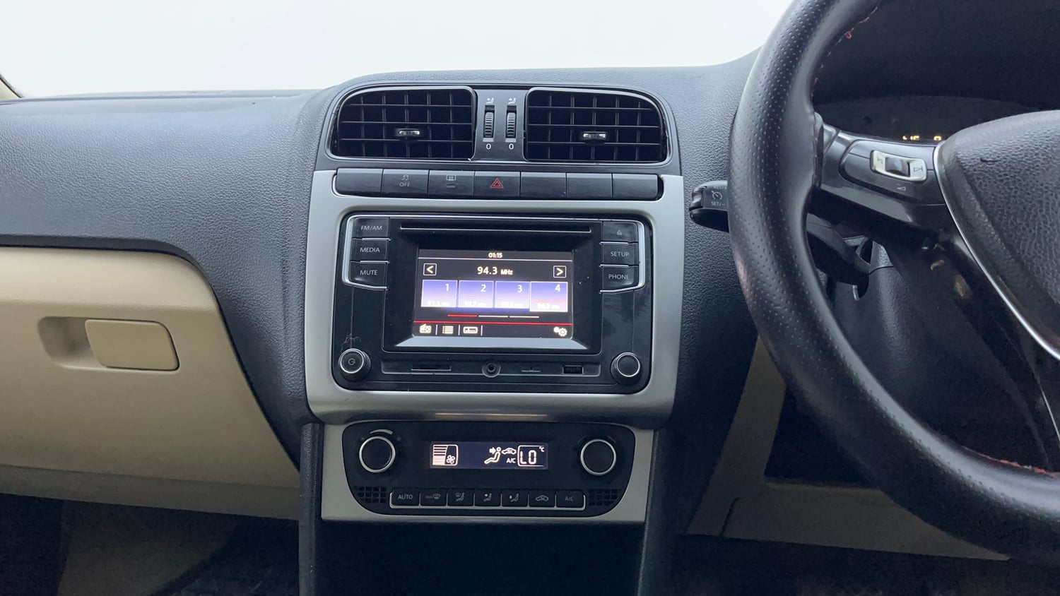 Used 2016 Volkswagen Ameo Highline 1.5L AT Diesel Automatic interior MUSIC SYSTEM & AC CONTROL VIEW