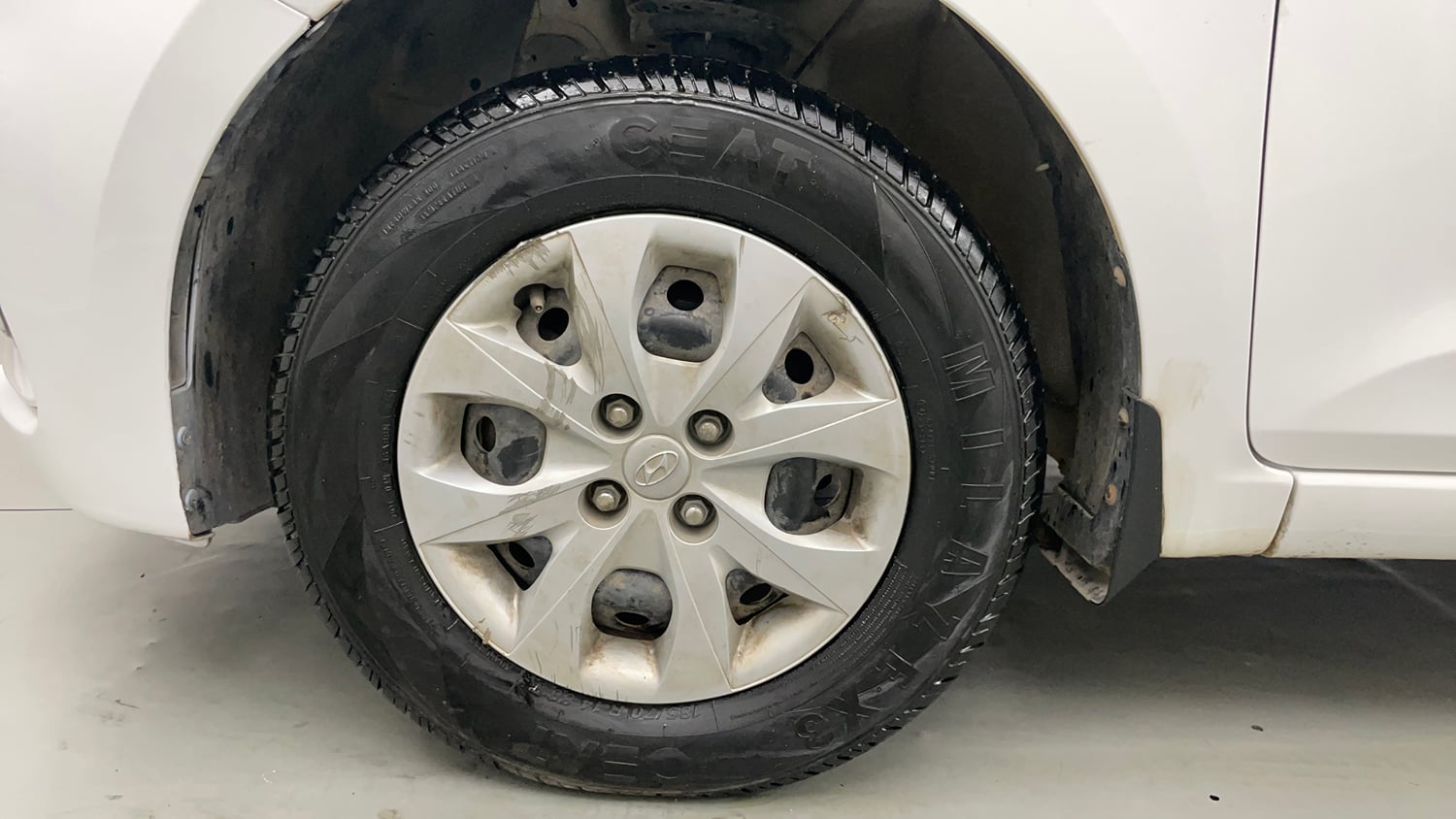 Used 2019 Hyundai Elite i20 Magna Plus 1.2 Petrol Manual tyres LEFT FRONT TYRE RIM VIEW