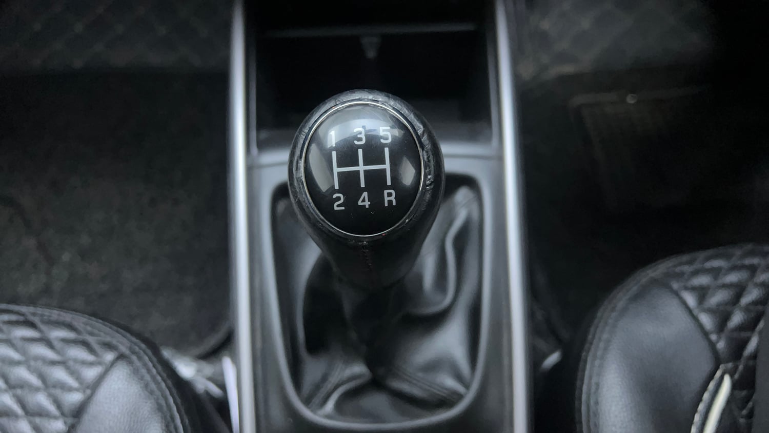 Used 2021 Maruti Suzuki Baleno Zeta Petrol Manual interior GEAR  KNOB VIEW