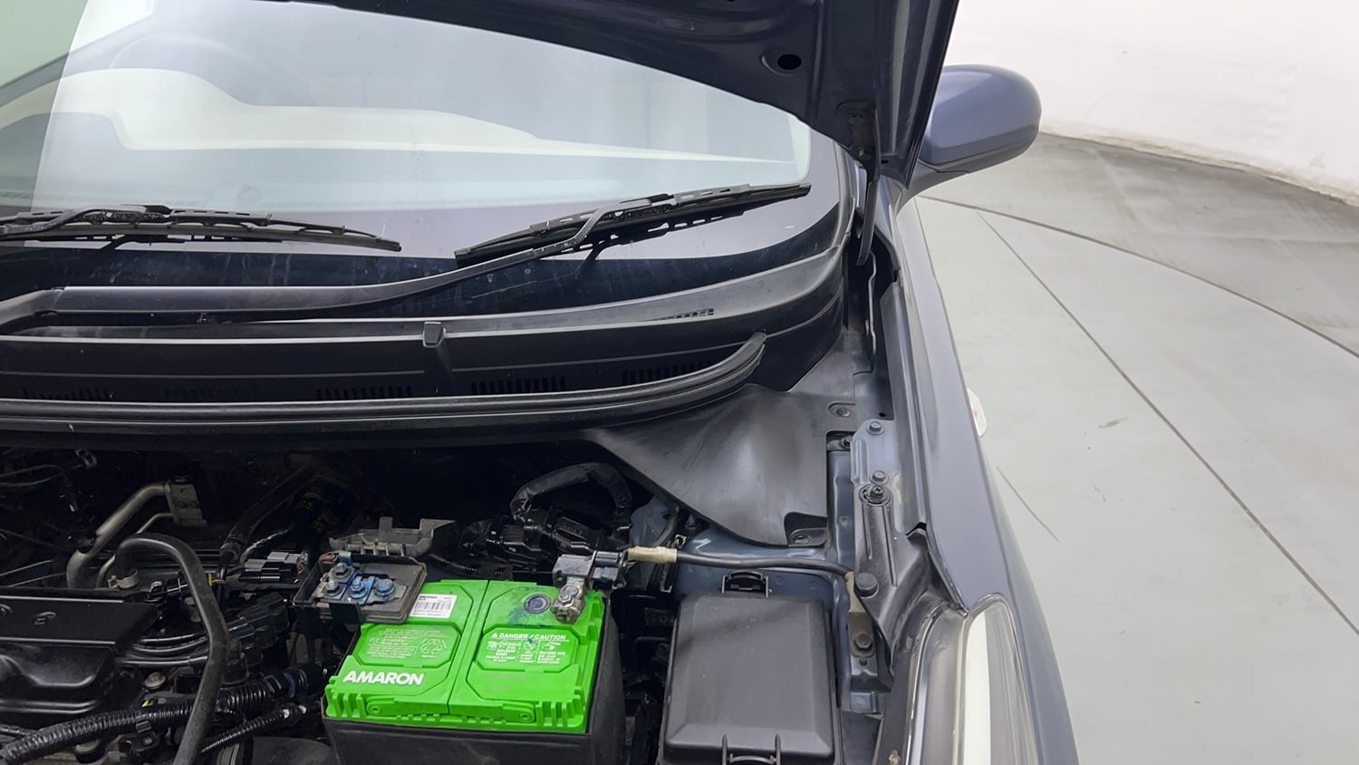 Used 2015 Hyundai Elite i20 Magna 1.2 Petrol Manual engine ENGINE LEFT SIDE HINGE & APRON VIEW