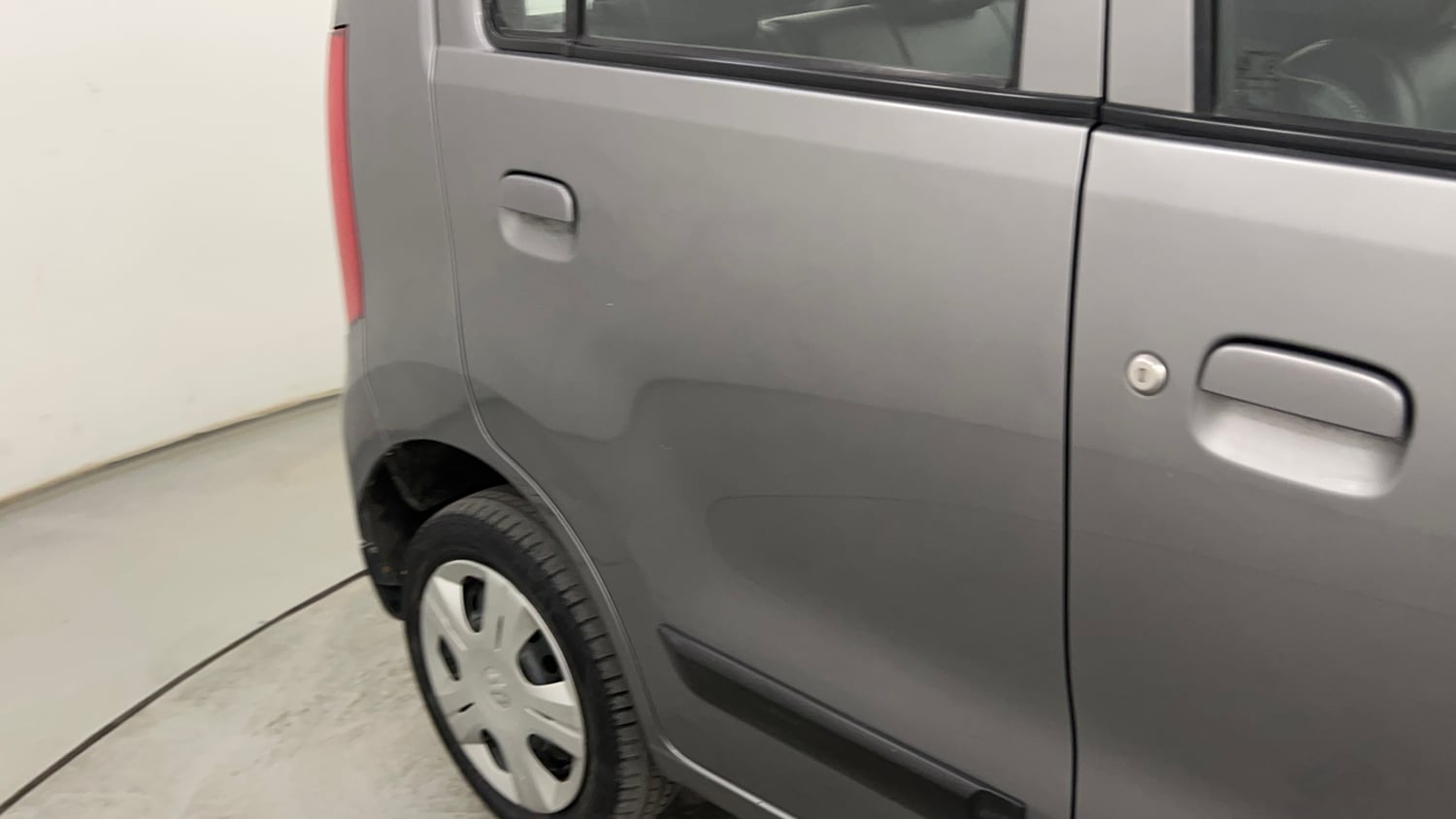 Used 2018 Maruti Suzuki Wagon R 1.0 VXI AMT Petrol Automatic dents MINOR DENT