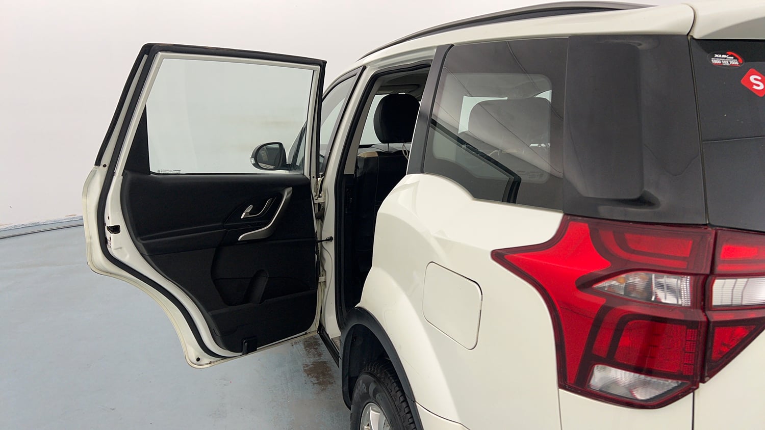 Used 2018 Mahindra XUV500 W9 Diesel Manual interior LEFT REAR DOOR OPEN VIEW