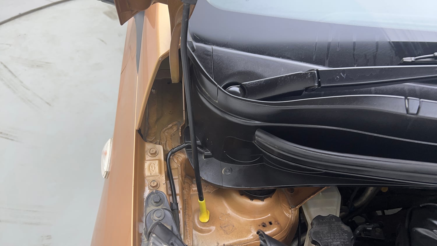 Used 2016 Hyundai Grand i10 Magna AT 1.2 Kappa VTVT Petrol Automatic engine ENGINE RIGHT SIDE HINGE & APRON VIEW