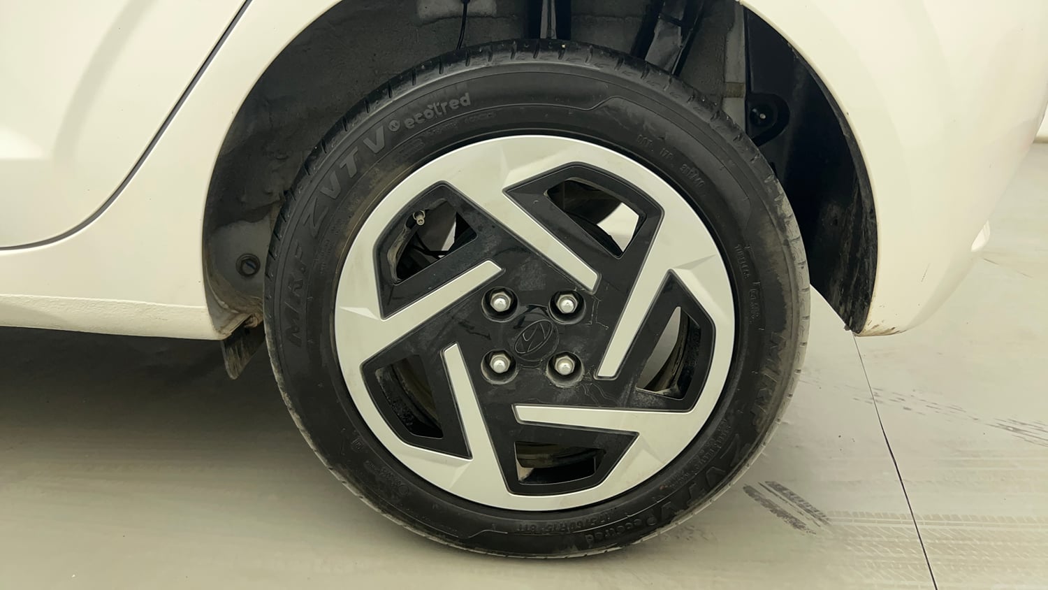Used 2026 Hyundai Grand i10 Nios Sportz 1.2 Hy-CNG Duo Cng Manual tyres LEFT REAR TYRE RIM VIEW