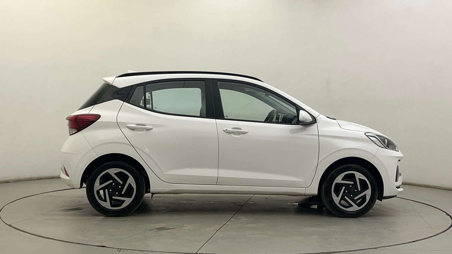 Used 2026 Hyundai Grand i10 Nios Sportz 1.2 Hy-CNG Duo Cng Manual exterior RIGHT SIDE VIEW