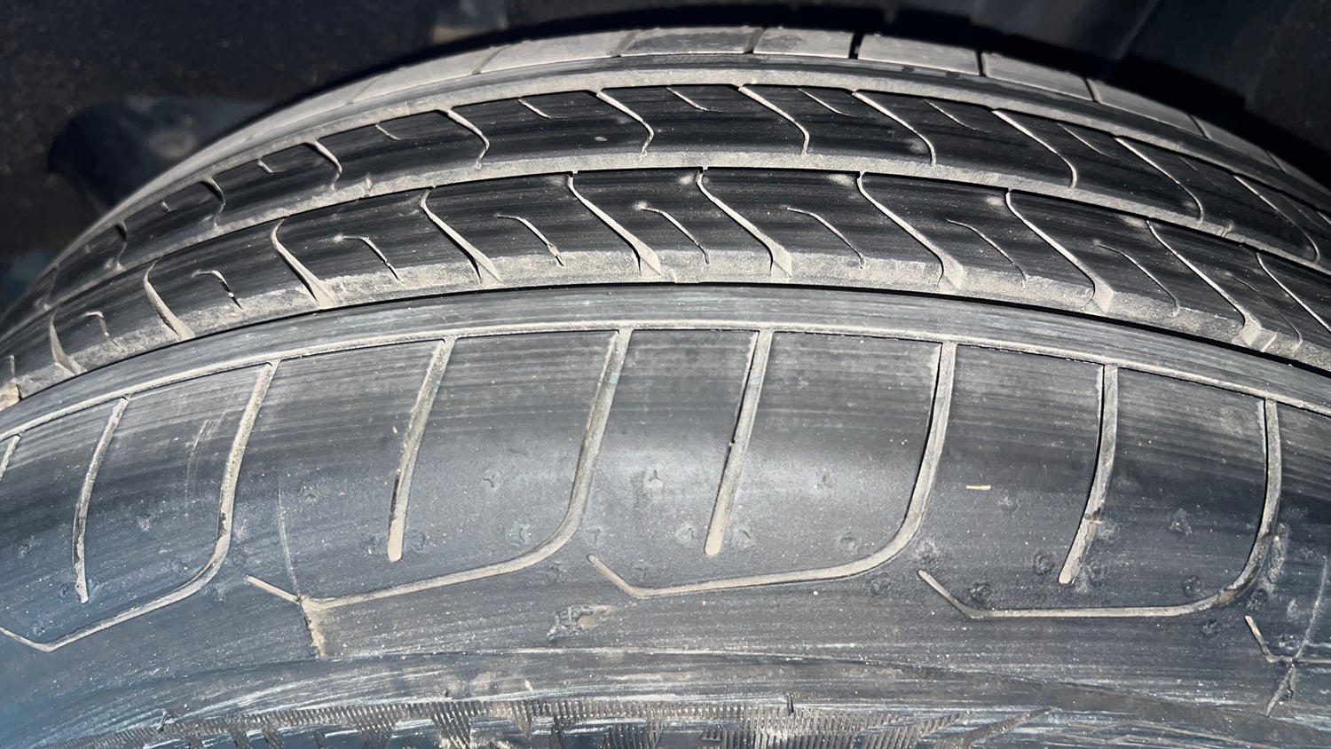 Used 2017 Maruti Suzuki Baleno Delta 1.2 Petrol Manual tyres LEFT REAR TYRE TREAD VIEW