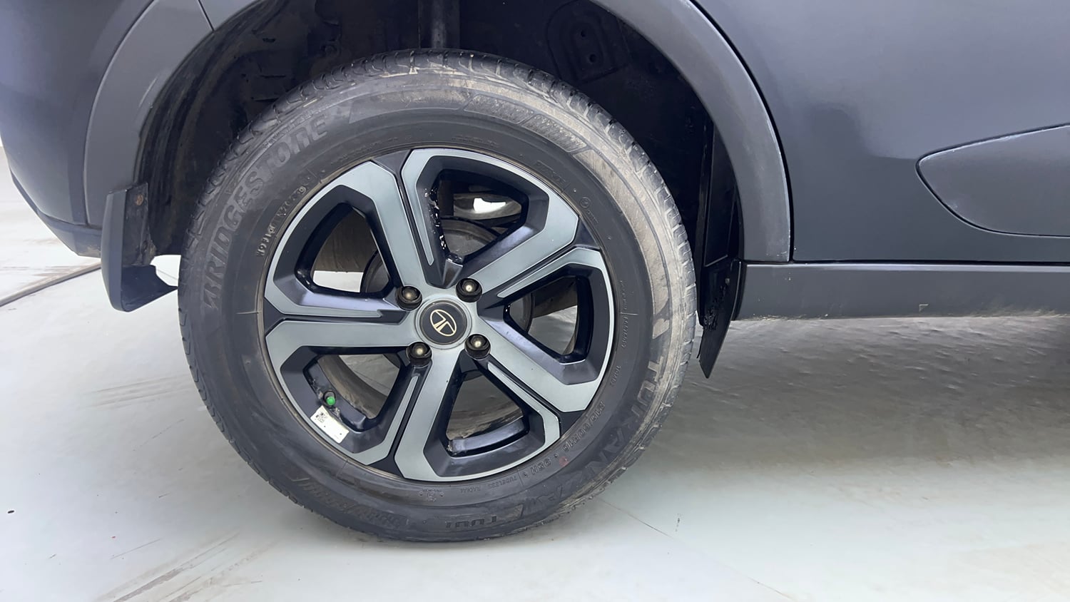Used 2023 Tata Nexon XZA Plus LUXS Red Dark Edition Petrol Automatic tyres RIGHT REAR TYRE RIM VIEW