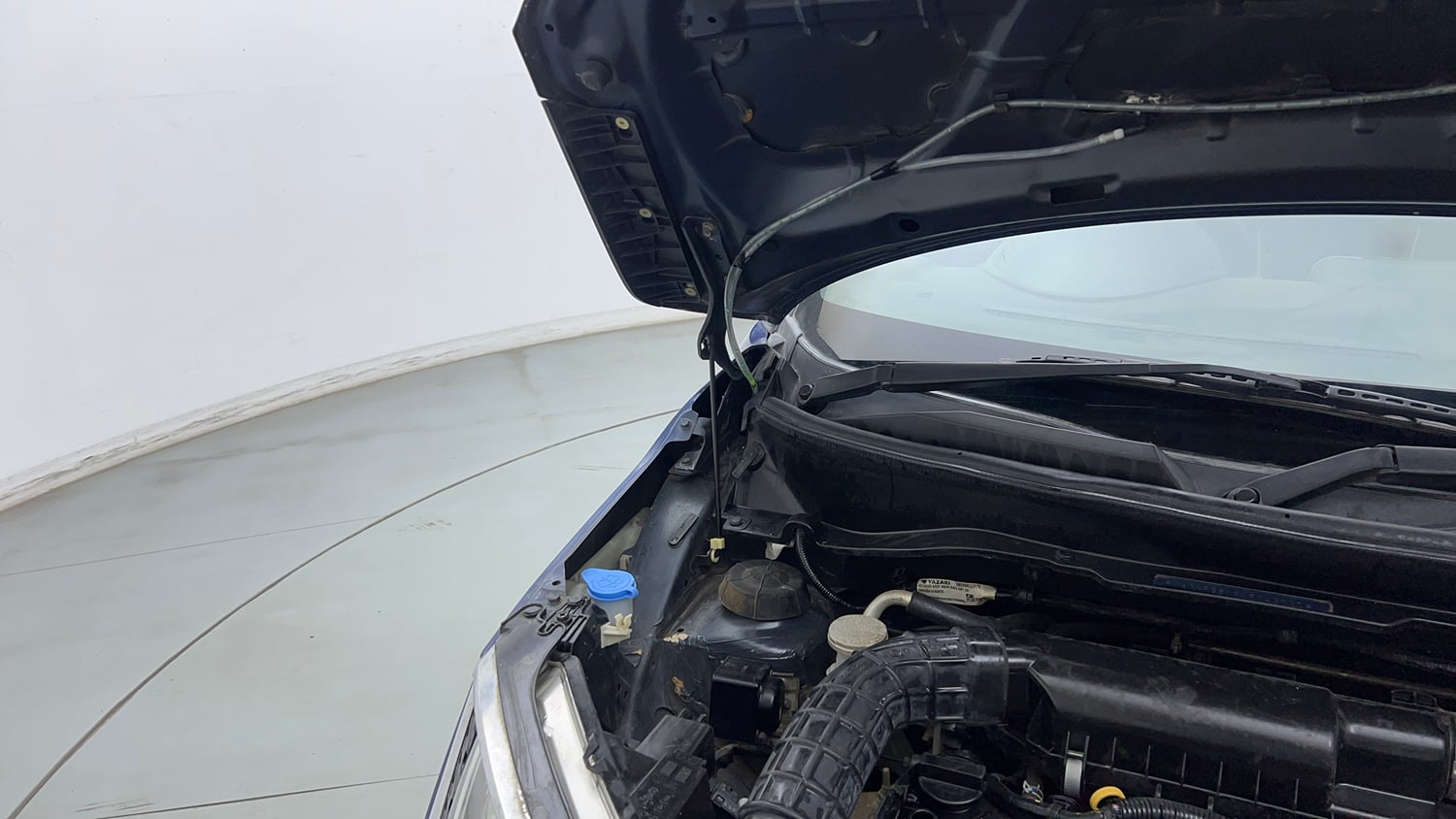 Used 2019 Maruti Suzuki Ignis Zeta 1.2 AMT Petrol Automatic engine ENGINE RIGHT SIDE HINGE & APRON VIEW