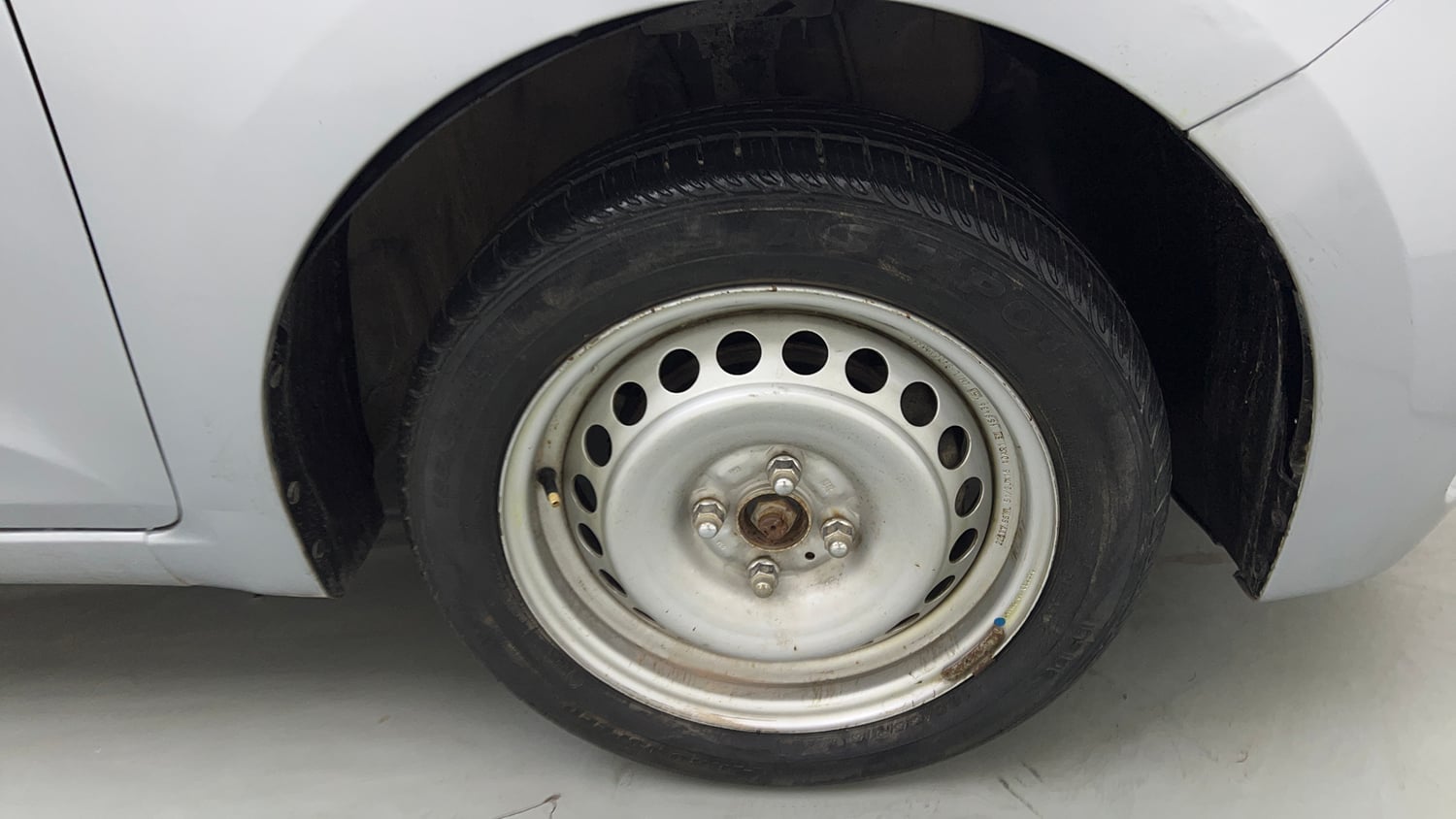 Used 2019 Hyundai Elite i20 Magna Executive 1.2 Petrol Manual tyres RIGHT FRONT TYRE RIM VIEW