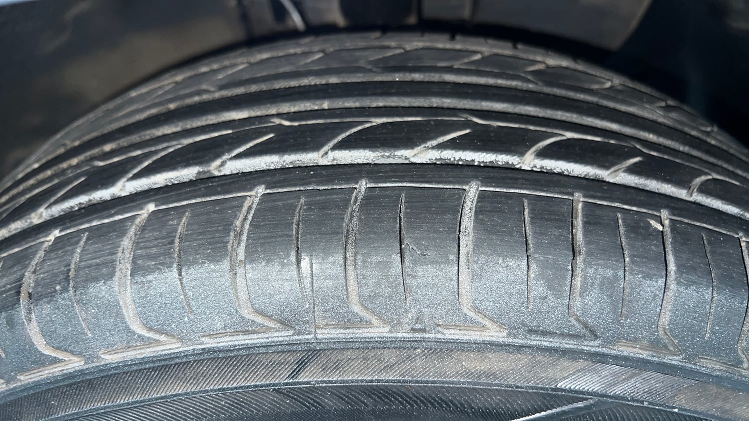 Used 2015 Hyundai Elite i20 Magna 1.2 Petrol Manual tyres RIGHT FRONT TYRE TREAD VIEW
