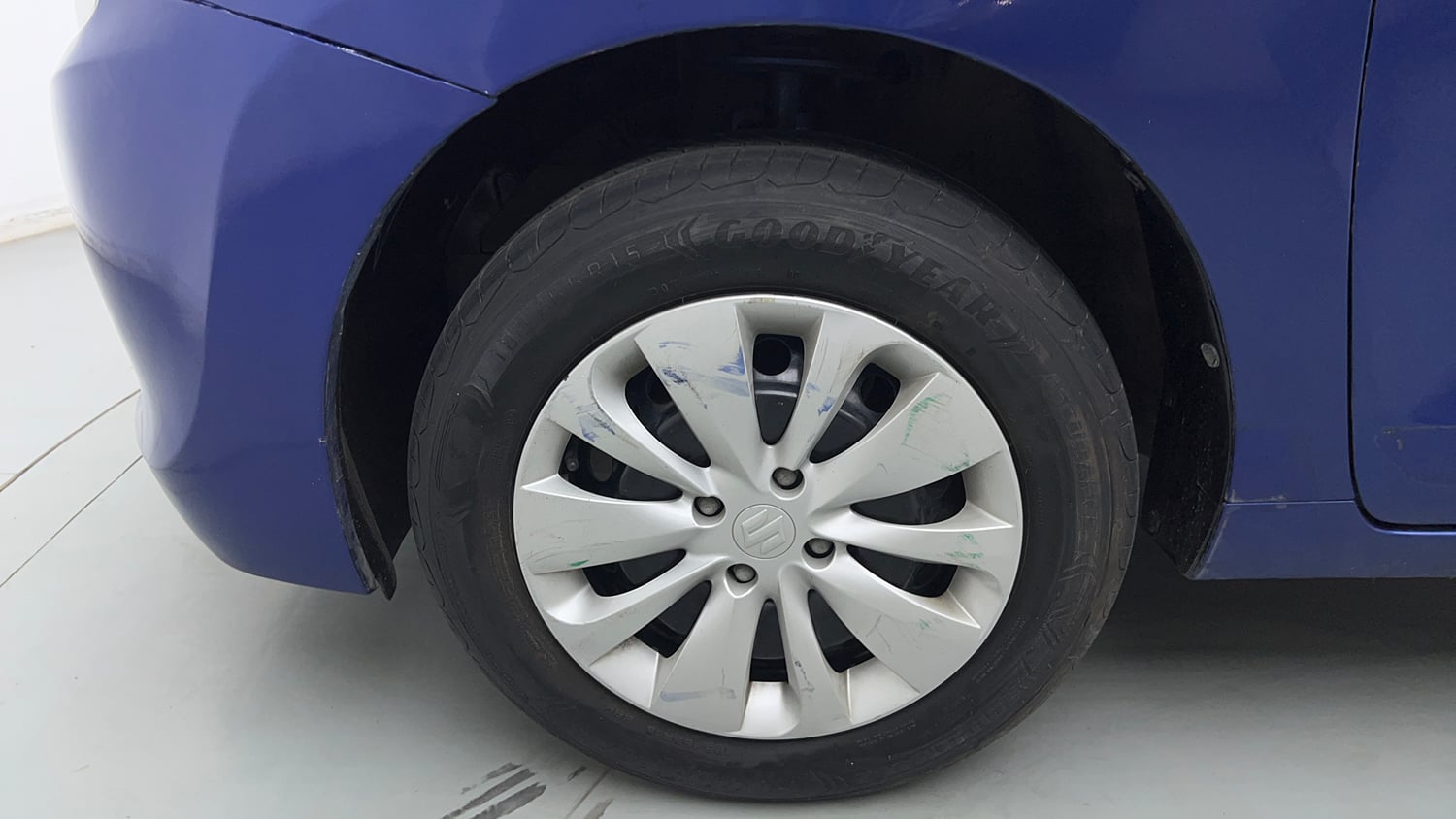 Used 2017 Maruti Suzuki Baleno Delta 1.2 Petrol Manual tyres LEFT FRONT TYRE RIM VIEW