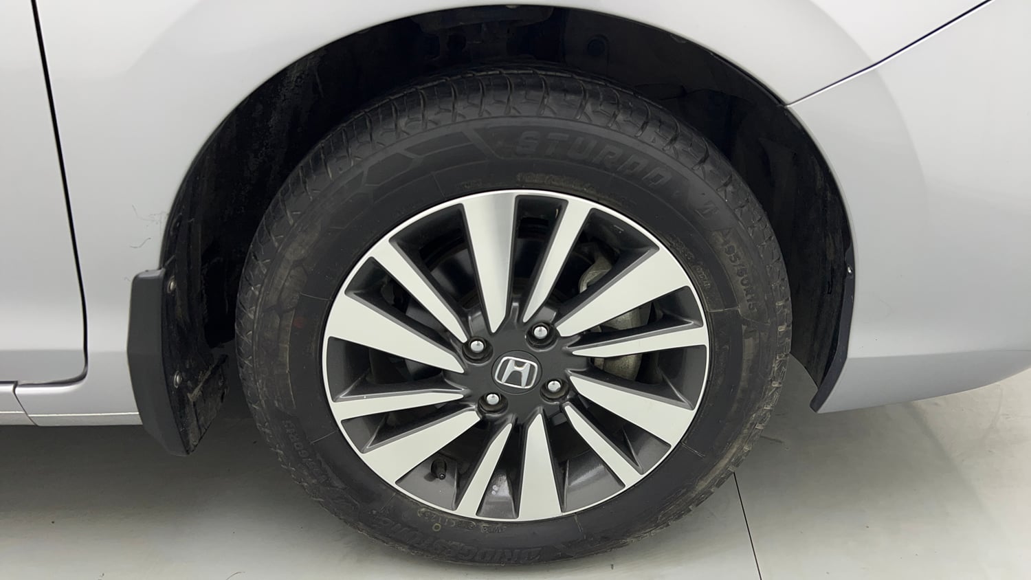 Used 2023 Honda City V Petrol CVT Petrol Automatic tyres RIGHT FRONT TYRE RIM VIEW