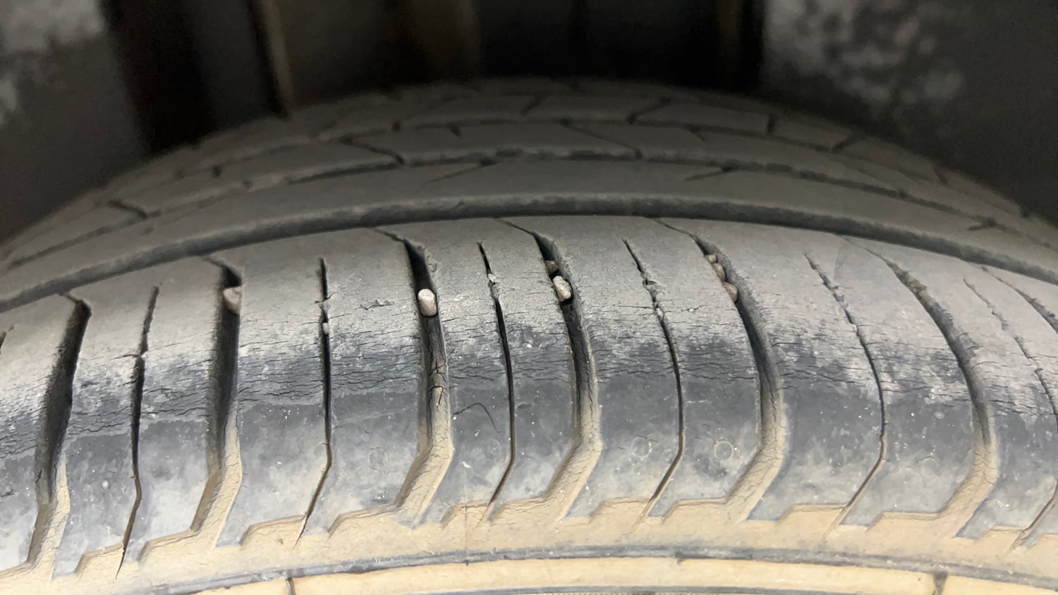 Used 2022 Skoda Slavia Ambition 1.0L TSI AT Petrol Automatic tyres RIGHT REAR TYRE TREAD VIEW