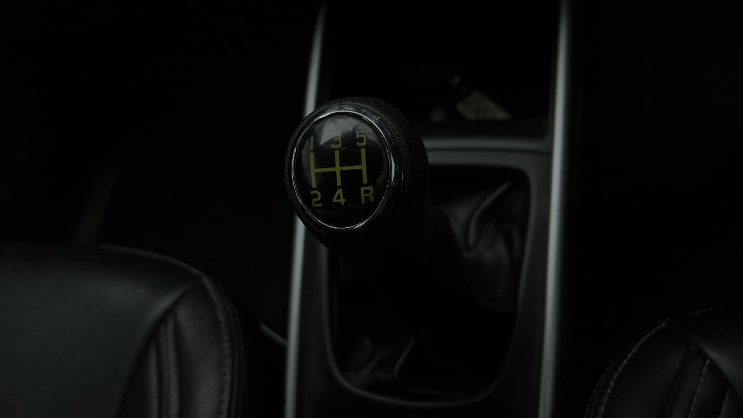 Used 2017 Maruti Suzuki Baleno Alpha 1.2 Petrol Manual interior GEAR  KNOB VIEW