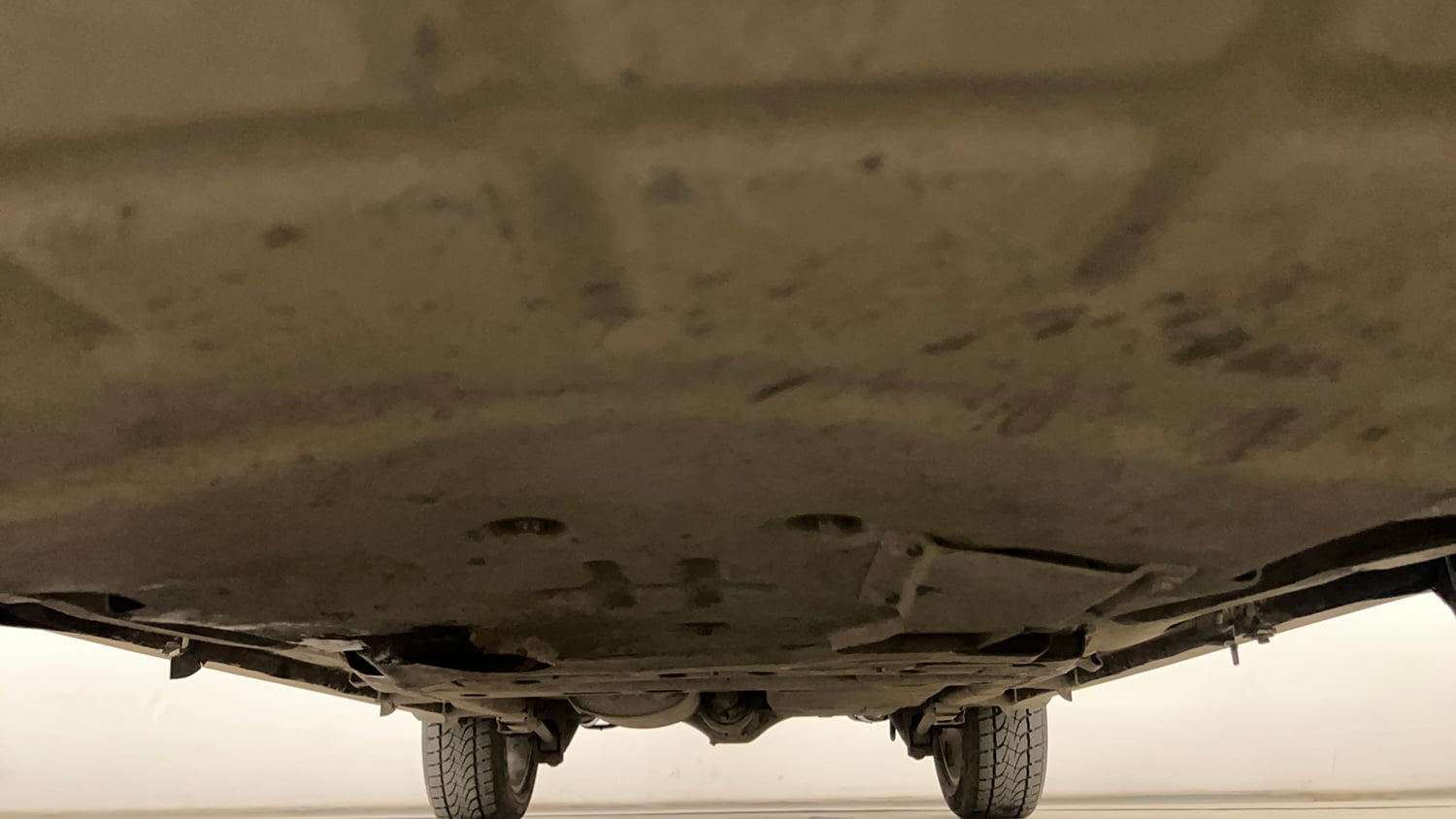 Used 2017 Tata Hexa XTA 4x2 7 STR Diesel Automatic extra FRONT LEFT UNDERBODY VIEW