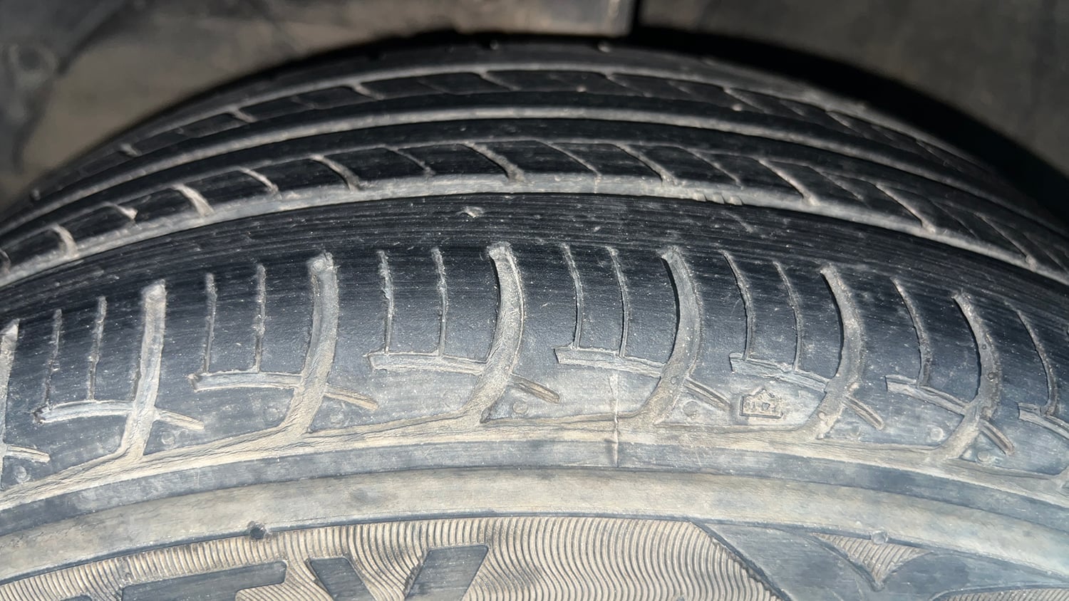 Used 2018 Maruti Suzuki Baleno Delta 1.2 Petrol Manual tyres LEFT FRONT TYRE TREAD VIEW
