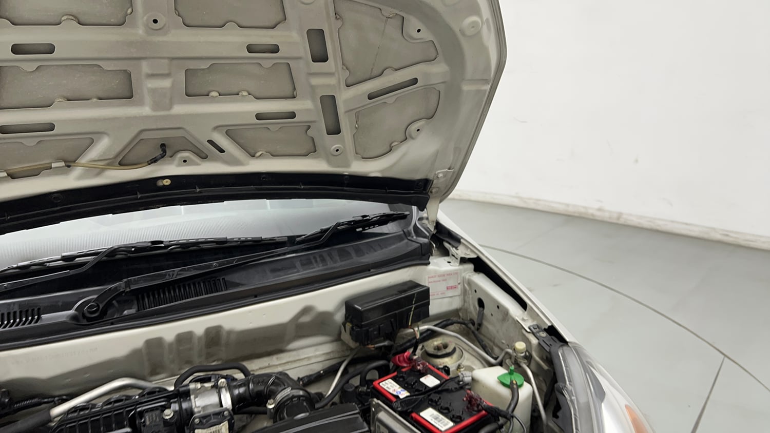 Used 2021 Maruti Suzuki Alto 800 LXi (O) Petrol Manual engine ENGINE LEFT SIDE HINGE & APRON VIEW