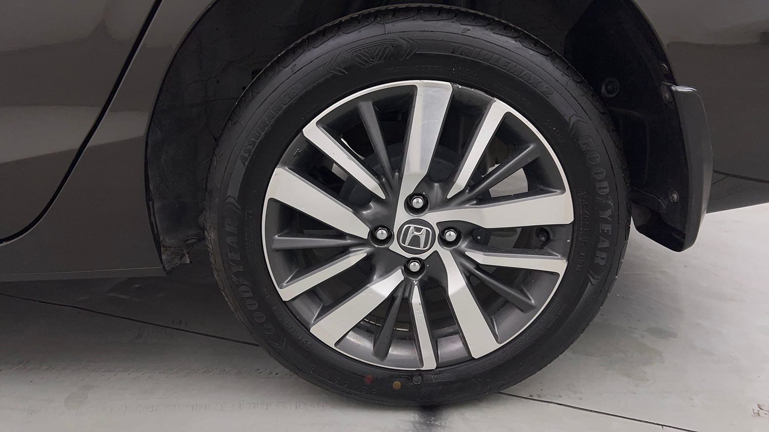 Used 2021 Honda City ZX CVT Petrol Petrol Automatic tyres LEFT REAR TYRE RIM VIEW