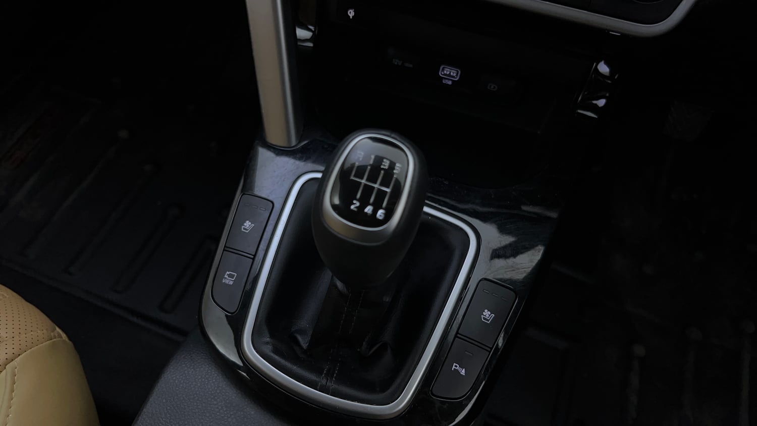 Used 2022 Kia Seltos HTX Plus 1.5 Diesel Diesel Manual interior GEAR  KNOB VIEW