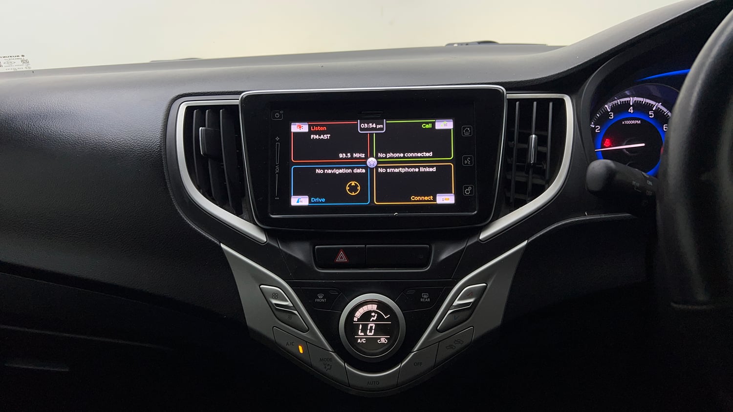 Used 2017 Maruti Suzuki Baleno Alpha 1.2 Petrol Manual top_features Integrated (in-dash) music system
