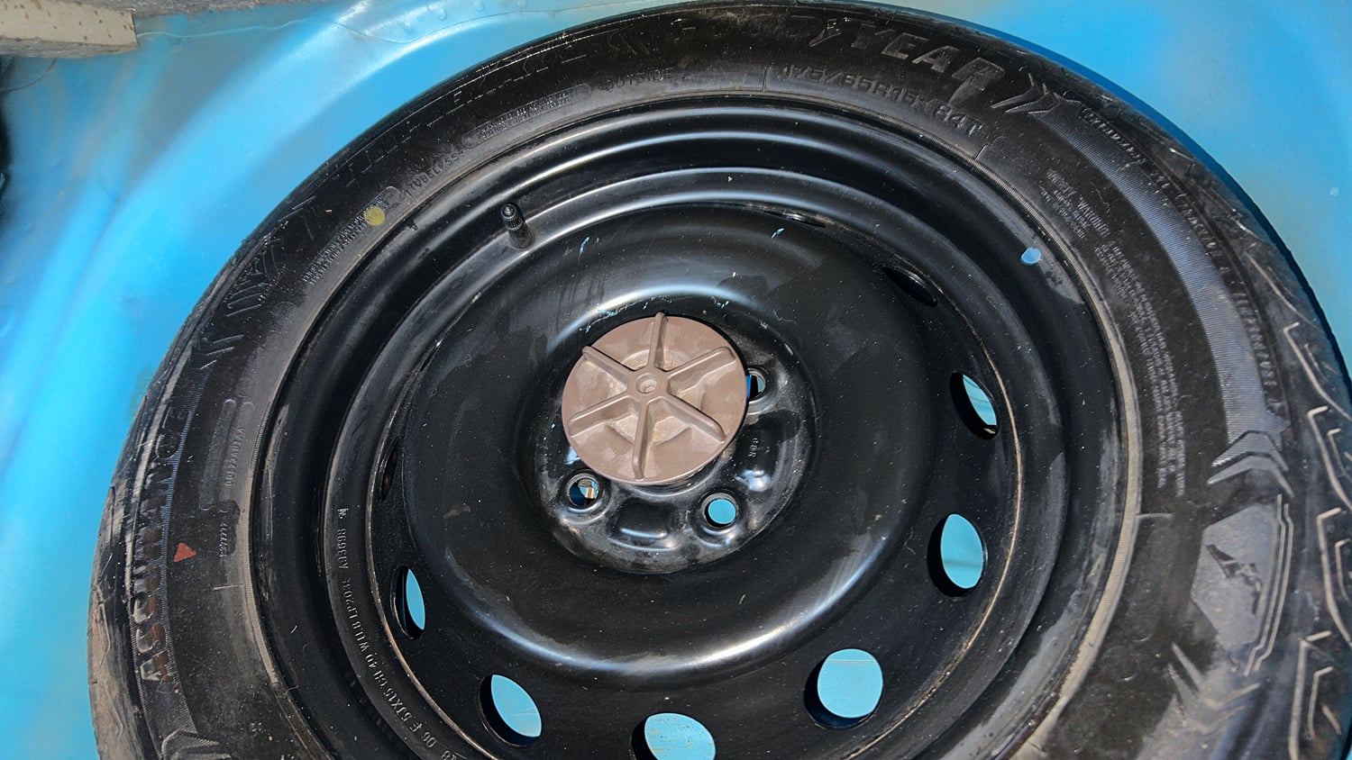 Used 2019 Maruti Suzuki Ignis Zeta 1.2 AMT Petrol Automatic tyres SPARE TYRE VIEW