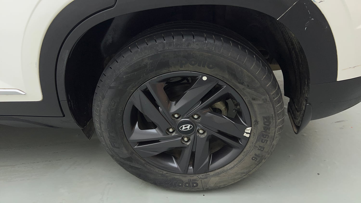 Used 2023 Hyundai Creta S Plus 1.5 Petrol Knight Petrol Manual tyres LEFT REAR TYRE RIM VIEW