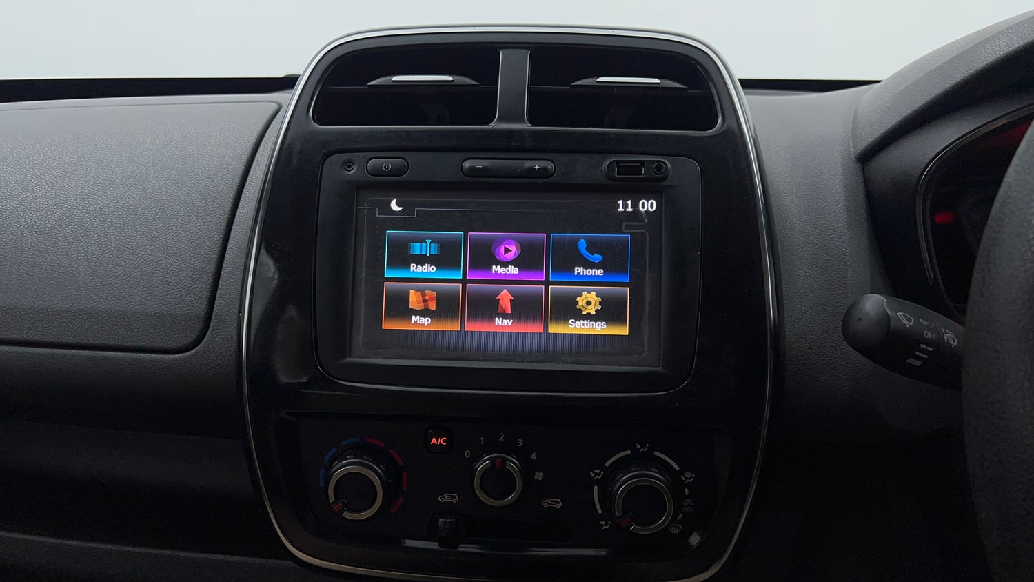 Used 2018 Renault Kwid 1.0 RXT Petrol Manual interior MUSIC SYSTEM & AC CONTROL VIEW