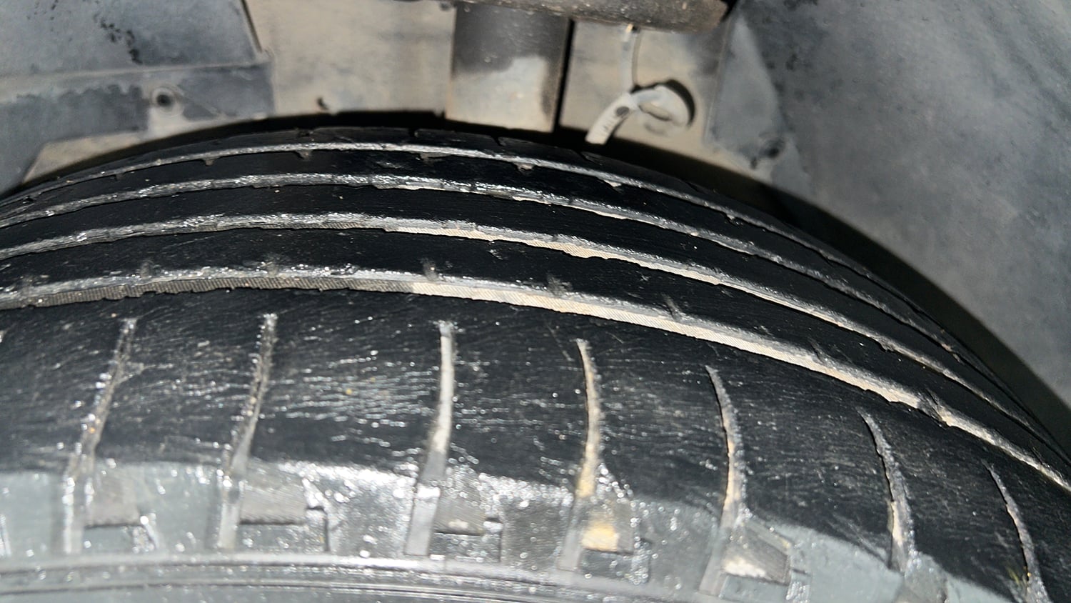 Used 2018 Mahindra XUV500 W9 Diesel Manual tyres LEFT FRONT TYRE TREAD VIEW