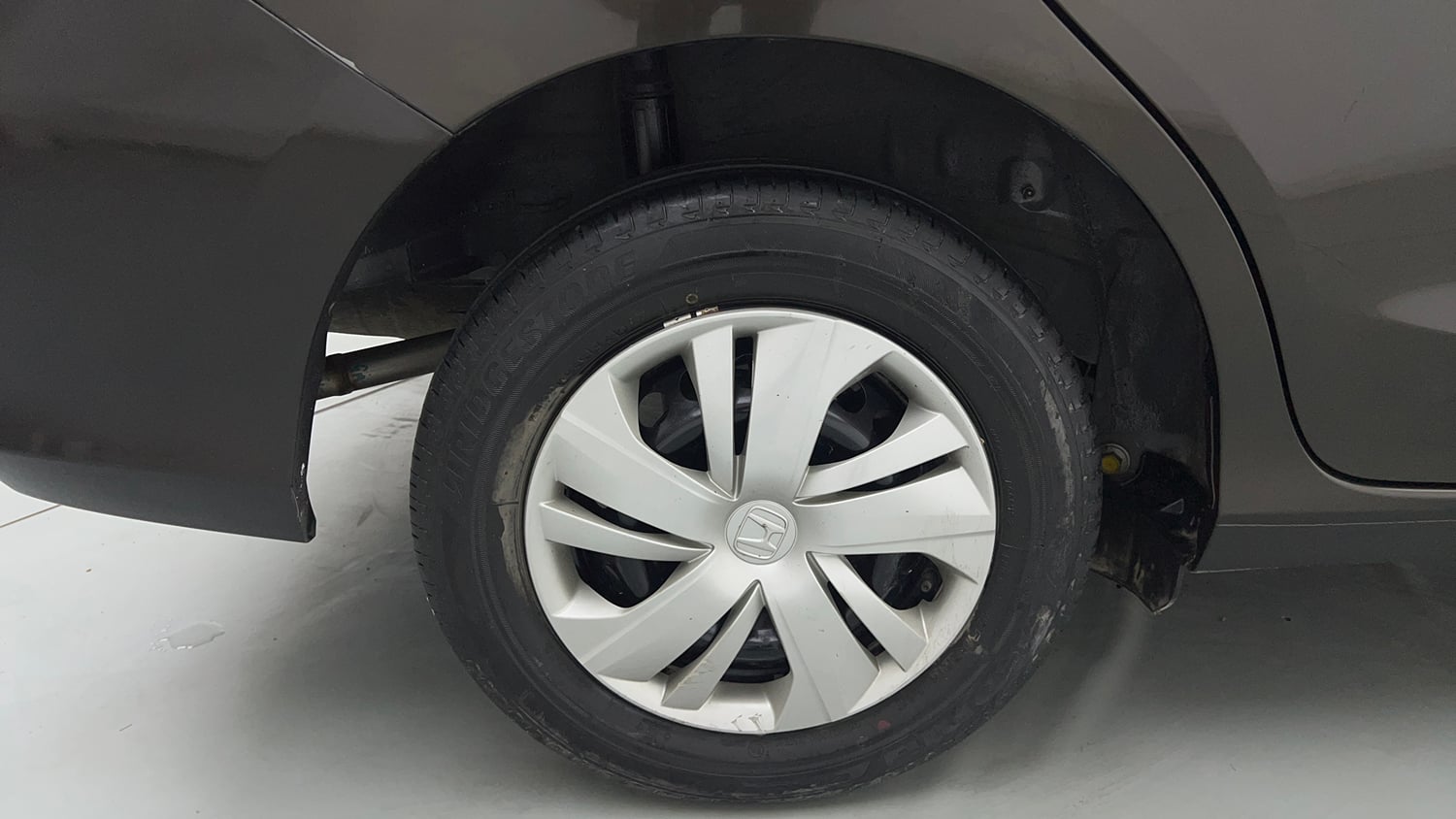 Used 2021 Honda Amaze S MT 1.2 Petrol Petrol Manual tyres RIGHT REAR TYRE RIM VIEW