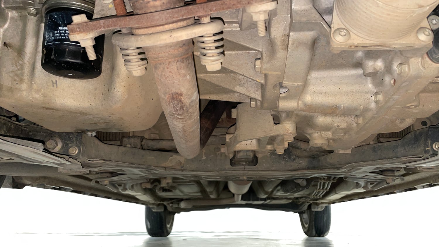 Used 2022 Maruti Suzuki XL6 Alpha Plus AT Petrol Petrol Automatic extra FRONT LEFT UNDERBODY VIEW
