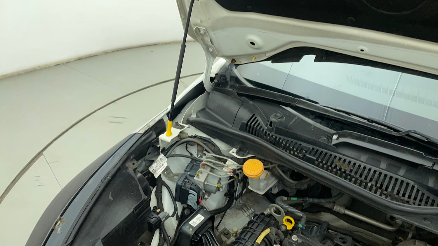 Used 2022 Tata Altroz XZA Petrol Petrol Automatic engine ENGINE RIGHT SIDE HINGE & APRON VIEW