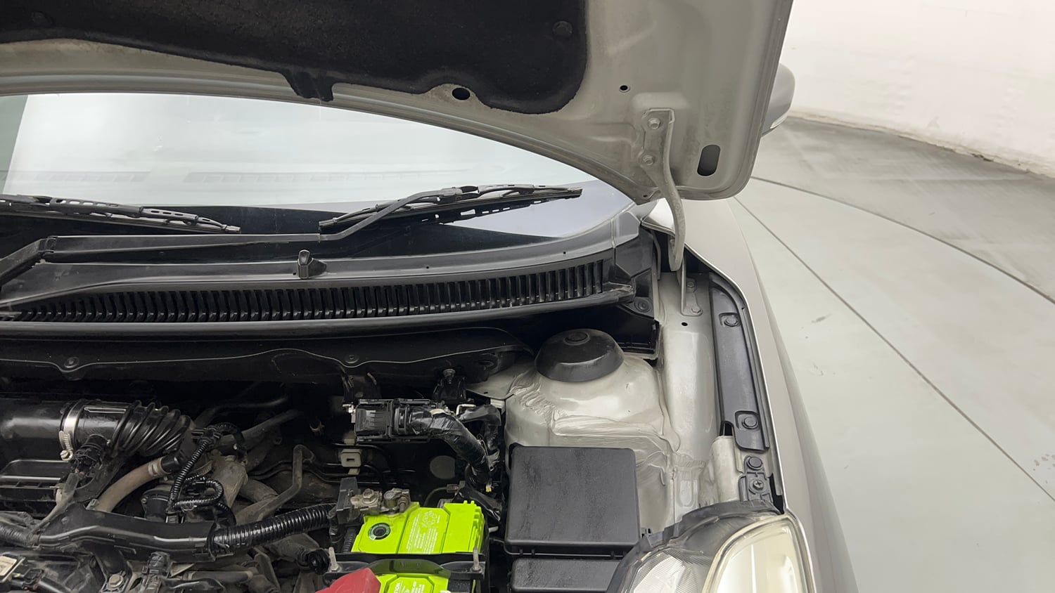 Used 2018 Maruti Suzuki Baleno Zeta 1.2 Petrol Manual engine ENGINE LEFT SIDE HINGE & APRON VIEW