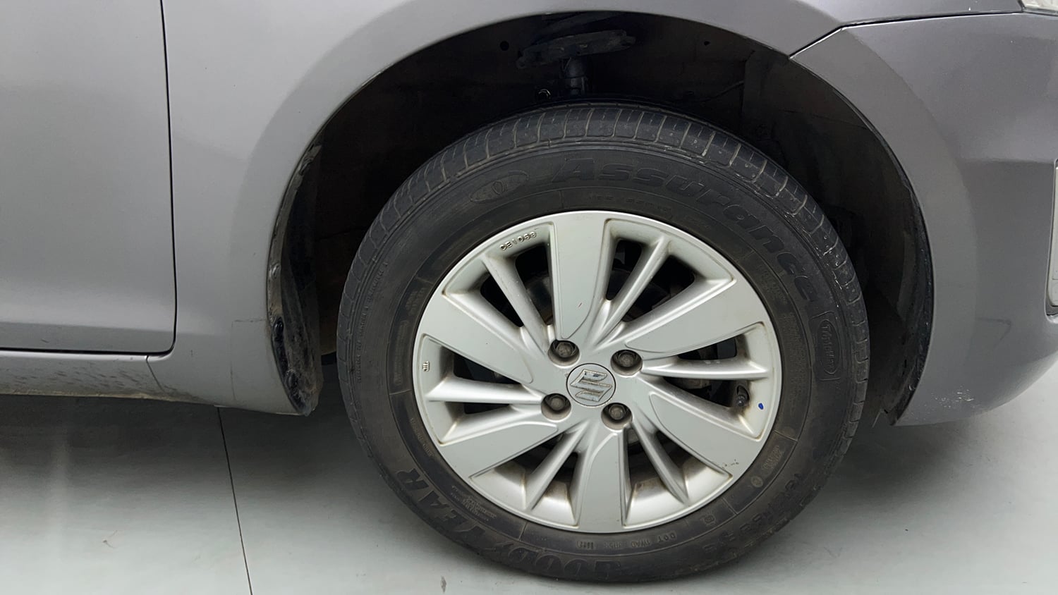 Used 2016 Maruti Suzuki Swift ZXi Petrol Manual tyres RIGHT FRONT TYRE RIM VIEW