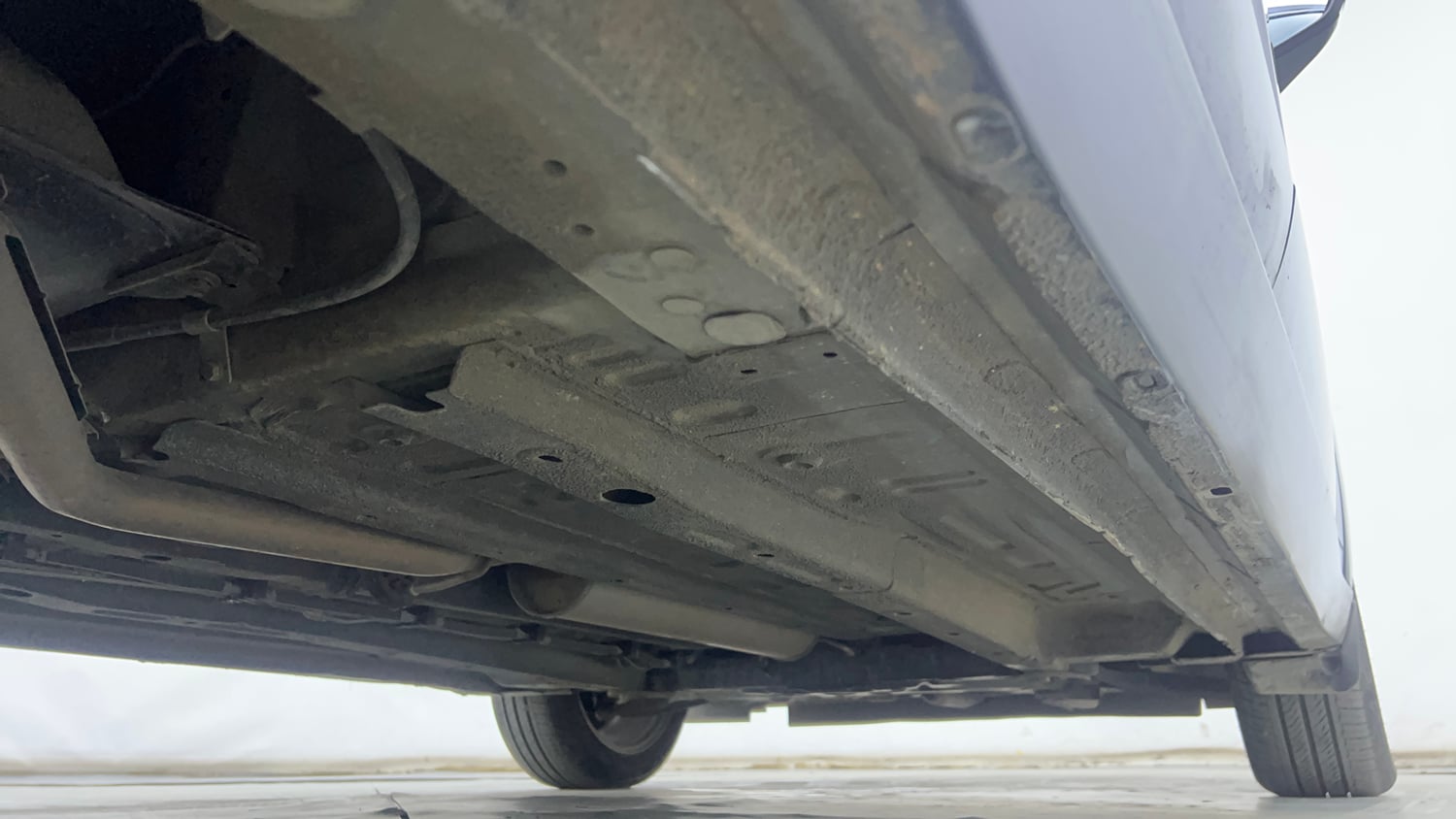 Used 2023 Tata Altroz XZA Plus (S) Petrol Automatic extra REAR RIGHT UNDERBODY VIEW
