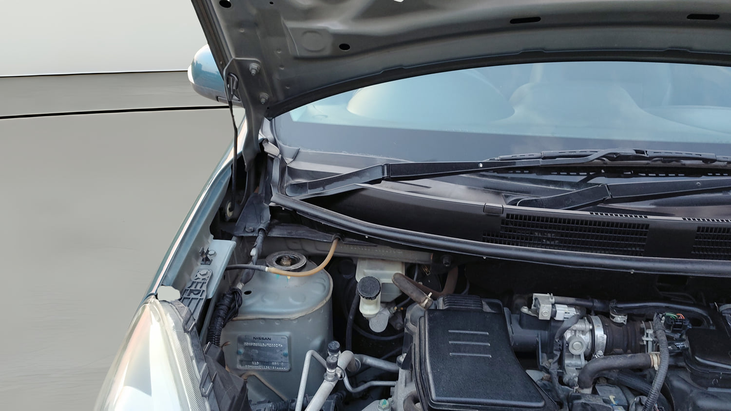 Used 2018 Nissan Micra XV CVT Petrol Automatic engine ENGINE RIGHT SIDE HINGE & APRON VIEW