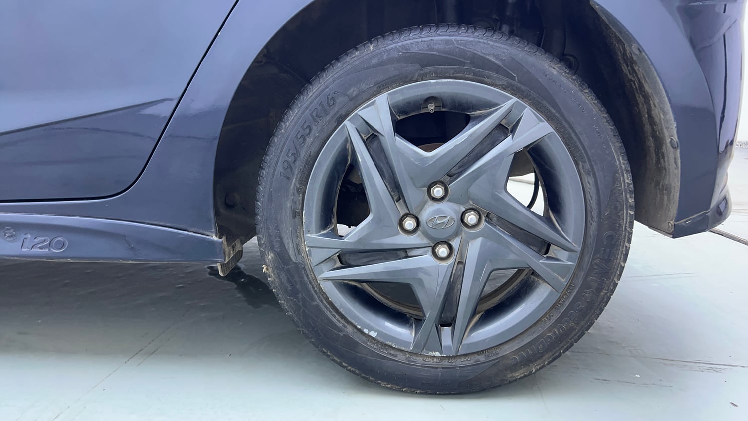 Used 2022 Hyundai i20 Sportz 1.2 MT Petrol Manual tyres LEFT REAR TYRE RIM VIEW