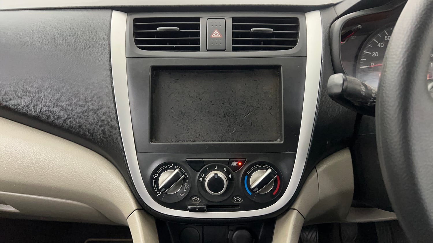 Used 2014 Maruti Suzuki Celerio VXi Petrol Manual interior MUSIC SYSTEM & AC CONTROL VIEW
