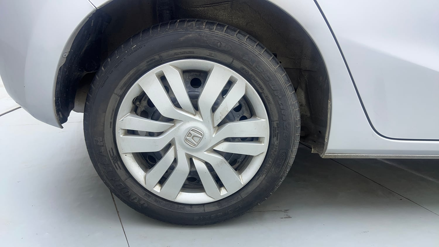 Used 2016 Honda Jazz S Petrol Petrol Manual tyres RIGHT REAR TYRE RIM VIEW